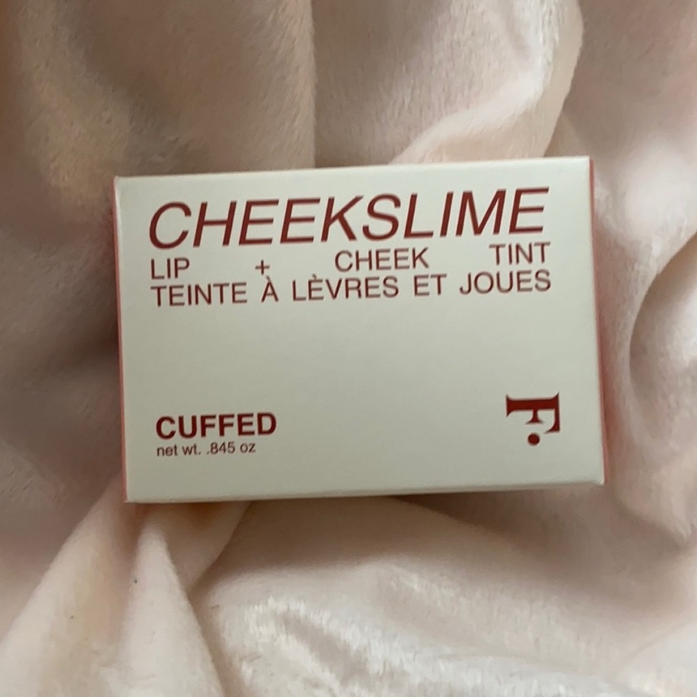 Freck Beauty CHEEKSLIME - Cuffed 
LIP + CHEEK TINT
net wt. .845 fl oz‎
